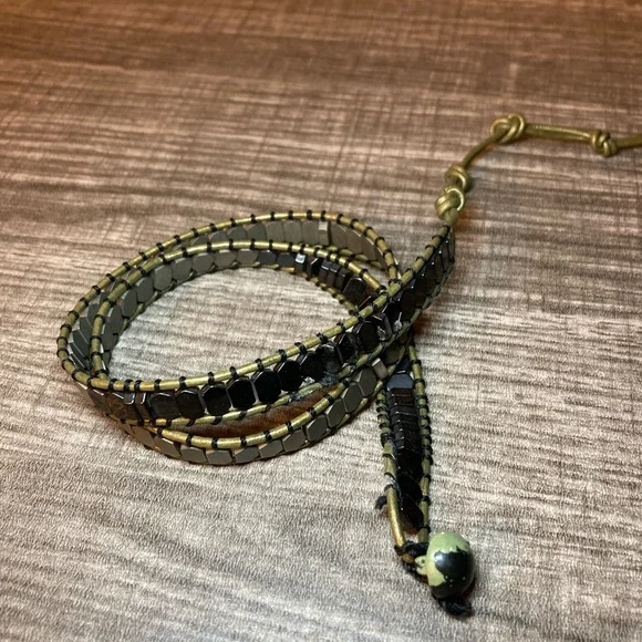 Black and Gold Wearable Tech Bracelet - Picture 2 of 10
